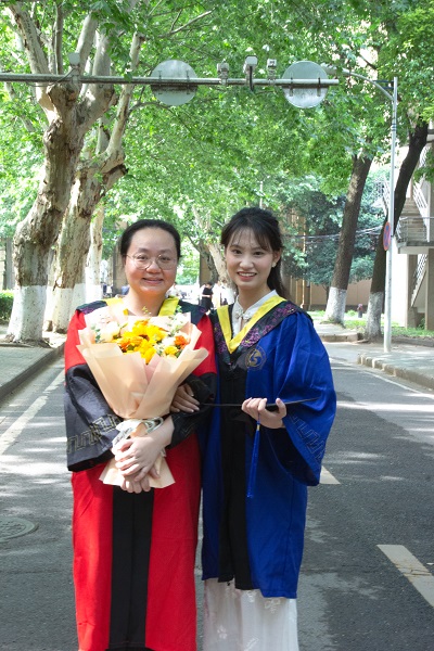 20230910_20230518储洁毕业照-6b00.jpg 20230910_20230518储洁毕业照-6b00.jpg